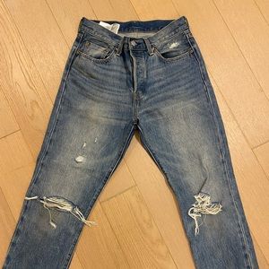 Levi’s mom jeans mid waisted